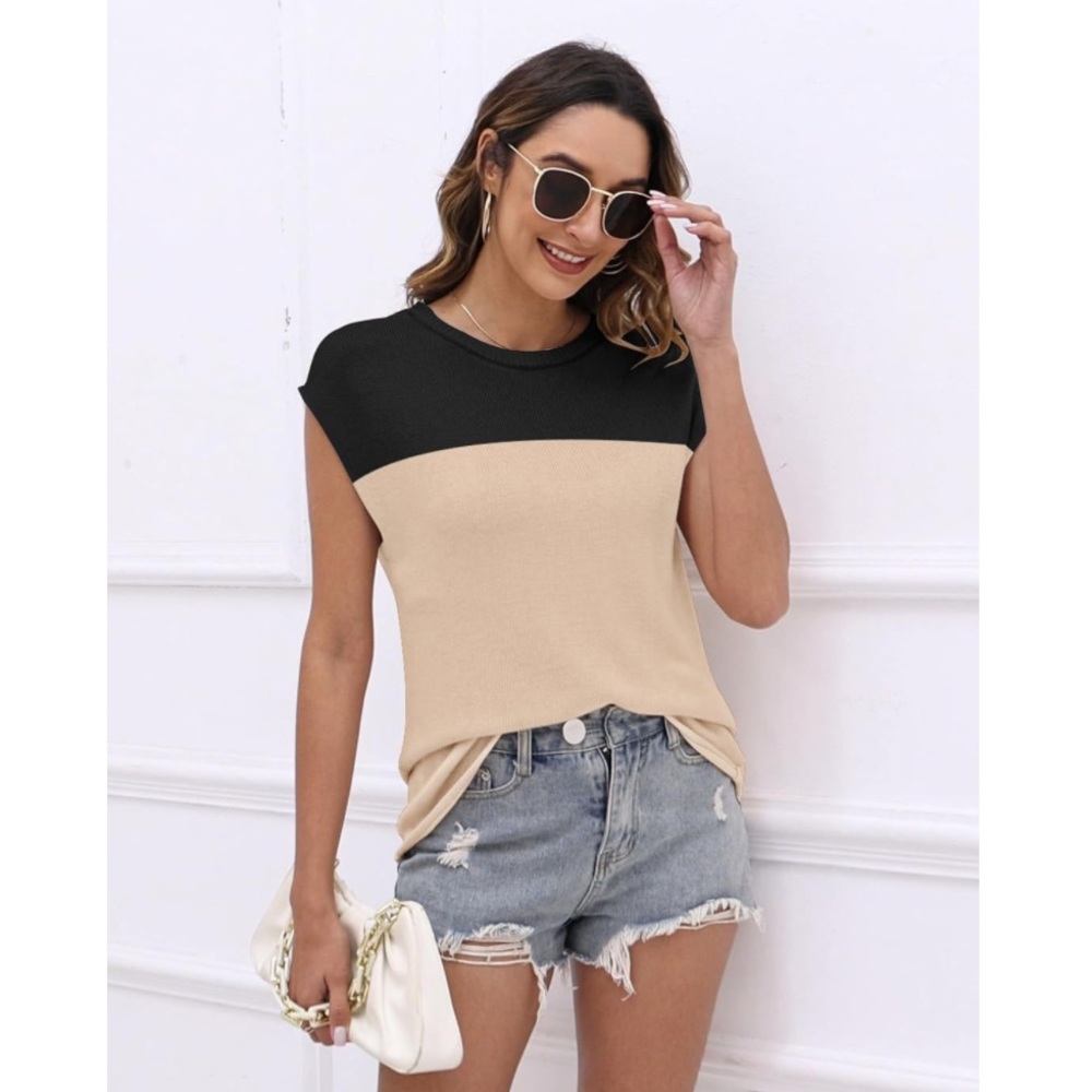 Colorblock Top ✨NWT✨ - Picture 3 of 5